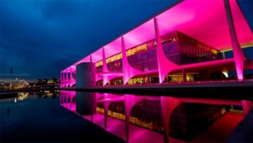 Palácio do Planalto entra na Campanha Outubro Rosa (Brasília - DF, 01/10/2014) Foto: Roberto Stuckert Filho/PR