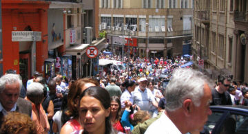 Ladeira Porto Geral com a Rua 25 de março em São Paulo, símbolo do comércio. Carregado por NosLida no picasa web leopinheirofotos