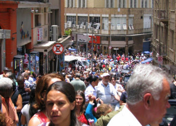Ladeira Porto Geral com a Rua 25 de março em São Paulo, símbolo do comércio. Carregado por NosLida no picasa web leopinheirofotos