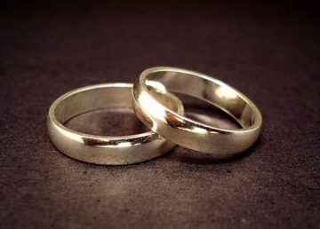 A couple of 14-carat gold wedding rings. Autore Jeff Belmonte dal Cuiabá, Brazil