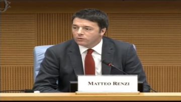 Il Presidente del Consiglio Renzi alla conferenza stampa di fine anno 2014. Fotogramma da Video Palazzo Chigi.