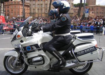 Sfilata dei motociclisti della Polizia municipale di Roma, attuale Polizia Roma Capitale (nel 2007) Jollyroger - Opera propria