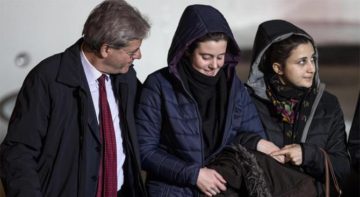 Roma, 16 Gennaio 2015. Il Ministro Gentiloni accoglie a Ciampino Greta Ramelli e Vanessa Marzullo. Foto Ansa su esteri.it/ id=6778