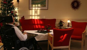 Old man at a nursing home in Norway. Photo: Thomas Bjørkan