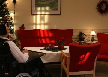 Old man at a nursing home in Norway. Photo: Thomas Bjørkan