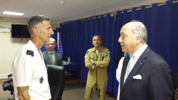 Laurent Fabius, ministre des affaires étrangères et du développement international, s’est rendu au Tchad, au Cameroun et au Niger les 21 et 22 février. Foto diplomatie.gouv.fr/fr/dossiers-pays/tchad/la-france-et-le-tchad/visites-9039/article/afrique-deplacement-de-laurent-117979