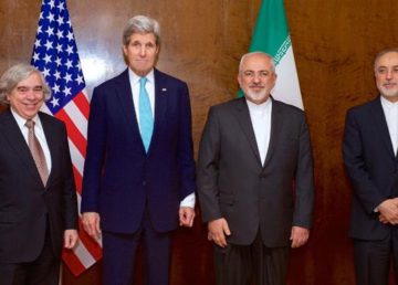Secretary Kerry, Energy Secretary Moniz Stand With Iranian Foreign Minister Zarif and Vice President of Iran for Atomic Energy Salehi Before Meeting in Switzerland. Foto: Governo USA