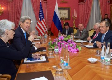 Secretary Kerry and Advisers Meet With Russian Foreign Minister Lavrov on Sidelines of Iranian Nuclear Negotiations in Switzerland. 29-3-2015. Credit: U.S. Gov.