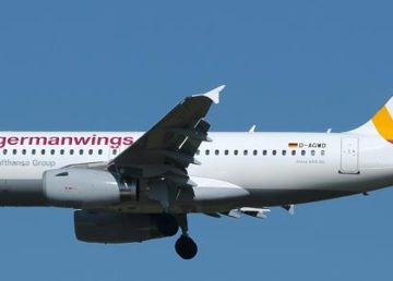 "Germanwings Airbus A319-132" di Aldo Bidini - http://jetphotos.net/viewphoto.php?id=7583989&nseq=0. Con licenza GFDL 1.2 tramite Wikimedia Commons.
