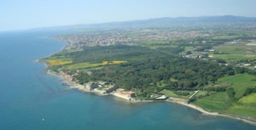 "Ladispoli". Con licenza CC BY 3.0 tramite Wikipedia - http://it.wikipedia.org/wiki/File:Ladispoli.JPG#/media/File:Ladispoli.JPG