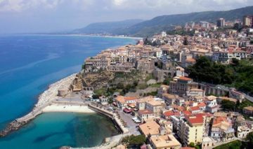 Scena di volo in parapendio a Pizzo Calabro (Vibo Valentia). Foto Gustavo Vitali