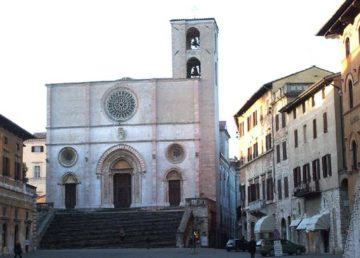 "Todi-Piazza del Popolo-Duomo". Con licenza CC BY-SA 2.5 tramite Wikimedia Commons - http://commons.wikimedia.org/wiki/
