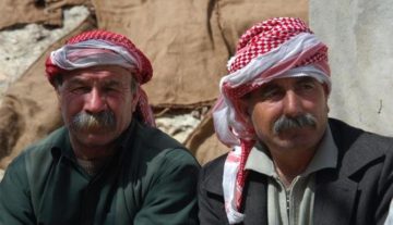 Yazidi men. Author: Bestoun94. 16/12/2012. Fonte: http://commons.wikimedia.org/wiki/