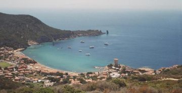 "Giglio Campese" di Poul Krogsgård - eget værk. Con licenza Pubblico dominio tramite Wikimedia Commons - http://commons.wikimedia.org/wiki/File:Giglio_Campese.JPG#/media/File:Giglio_Campese.JPG