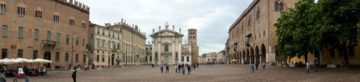 "Piazza Sordello Mantova" di Paolo Bean - opera propria. Con licenza CC BY-SA 3.0 tramite Wikipedia - http://it.wikipedia.org/wiki/File:Piazza_Sordello_Mantova.jpg#/media/File:Piazza_Sordello_Mantova.jpg