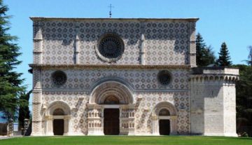 "SMariaCollemaggio" by User:Stemonitis - Own work (Own photo). Licensed under CC BY-SA 2.5 via Wikimedia Commons - https://commons.wikimedia.org/wiki/File:SMariaCollemaggio.jpg#/media/File:SMariaCollemaggio.jpg