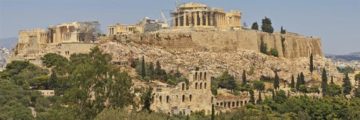 "Attica 06-13 Athens 50 View from Philopappos - Acropolis Hill" di A.Savin. Con licenza CC BY-SA 3.0 tramite Wikimedia Commons - https://commons.wikimedia.org/wiki/File:Attica_06-13_Athens_50_View_from_Philopappos_-_Acropolis_Hill.jpg#/media/File:Attica_06-13_Athens_50_View_from_Philopappos_-_Acropolis_Hill.jpg