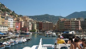 "Camogli-IMG 1426" di Twice25 & Rinina25 - Twice25 & Rinina25. Con licenza CC BY 2.5 tramite Wikimedia Commons - https://commons.wikimedia.org/wiki/File:Camogli-IMG_1426.JPG#/media/File:Camogli-IMG_1426.JPG