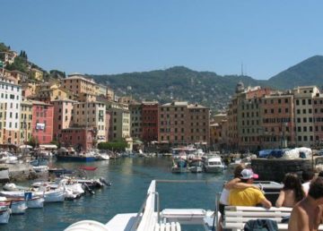 "Camogli-IMG 1426" di Twice25 & Rinina25 - Twice25 & Rinina25. Con licenza CC BY 2.5 tramite Wikimedia Commons - https://commons.wikimedia.org/wiki/File:Camogli-IMG_1426.JPG#/media/File:Camogli-IMG_1426.JPG