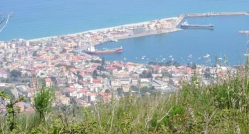 "PORTO DI VIBO MARINA" di Belsito - foto da me scattata. Con licenza CC BY-SA 3.0 tramite Wikimedia Commons - https://commons.wikimedia.org/wiki/File:PORTO_DI_VIBO_MARINA.JPG#/media/File:PORTO_DI_VIBO_MARINA.JPG