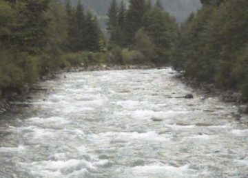 "Torrente Aurino". Trasferito da it.wikipedia su Commons da llorenzi.. Con licenza CC BY-SA 3.0 tramite Wikimedia Commons - https://commons.wikimedia.org/wiki/File:Torrente_Aurino.jpg#/media/File:Torrente_Aurino.jpg