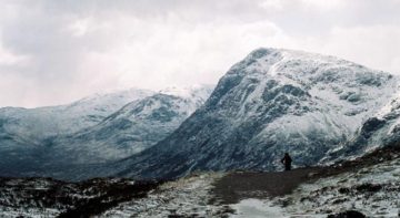 "West Highland Way 2005 Coe" di Colin Souza, edited by dave souza - Opera propria. Con licenza CC BY-SA 2.5 tramite Wikimedia Commons - https://commons.wikimedia.org/wiki/File:West_Highland_Way_2005_Coe.jpg#/media/File:West_Highland_Way_2005_Coe.jpg