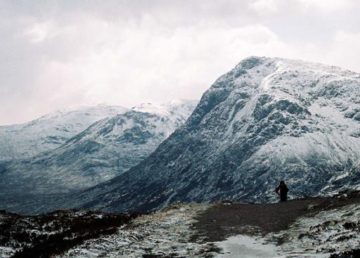 "West Highland Way 2005 Coe" di Colin Souza, edited by dave souza - Opera propria. Con licenza CC BY-SA 2.5 tramite Wikimedia Commons - https://commons.wikimedia.org/wiki/File:West_Highland_Way_2005_Coe.jpg#/media/File:West_Highland_Way_2005_Coe.jpg