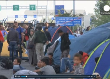 Fermo immagine video http://it.euronews.com/2015/09/16/migliaia-i-migranti-bloccati-alla-frontiera-serbo-ungherese/