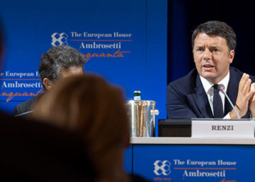 Renzi interviene a Cernobbio alla 41esima edizione del Forum Ambrosetti. 5 Settembre 2015. Foto: Tiberio Barchielli. http://www.governo.it/Presidente/Fotografie/dettaglio.asp?d=79257