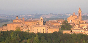 "Skyline Corinaldo" di Enrico90p - Opera propria. Con licenza CC BY-SA 3.0 tramite Wikimedia Commons