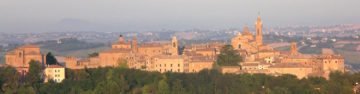 "Skyline Corinaldo" di Enrico90p - Opera propria. Con licenza CC BY-SA 3.0 tramite Wikimedia Commons