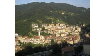 "Campo Ligure - Panorama" di Luca Aless - Opera propria. Con licenza CC BY-SA 4.0 tramite Wikimedia Commons