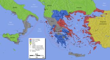 "Peloponnesian War - it" di F l a n k e r - Image:Pelop krieg1.png. Con licenza CC BY-SA 3.0 tramite Wikimedia Commons - https://commons.wikimedia.org/wiki/File:Peloponnesian_War_-_it.png#/media/File:Peloponnesian_War_-_it.png