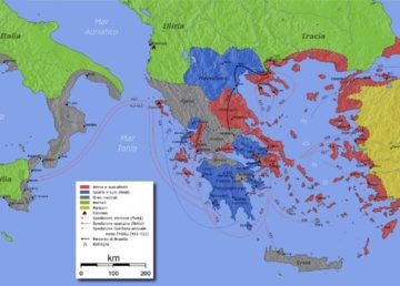 "Peloponnesian War - it" di F l a n k e r - Image:Pelop krieg1.png. Con licenza CC BY-SA 3.0 tramite Wikimedia Commons - https://commons.wikimedia.org/wiki/File:Peloponnesian_War_-_it.png#/media/File:Peloponnesian_War_-_it.png