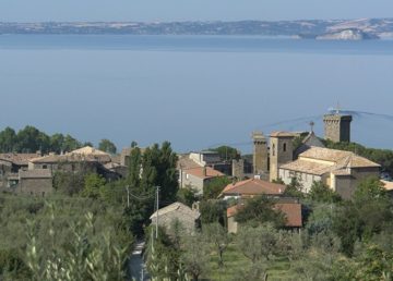 Bolsena: panorama sul lago. "Bolsena und see von oben" di Hans Peter Schaefer http://www.reserv-a-rt.de