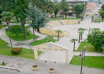 Villa comunale di Taurianova. "VillaTauria" di Nickylastar - Opera propria. Con licenza CC BY-SA 3.0 tramite Wikimedia Commons