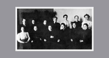 "Finland female MPs 1907" Con licenza Pubblico dominio tramite Wikimedia Commons