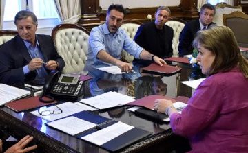 Casa Rosada. Riunione di gabinetto del Presidente Macri sull’accordo di Parigi. Foto: http://www.casarosada.gob.ar/slider-principal/35226-el-presidente-analizo-el-acuerdo-de-paris-junto-a-parte-de-su-gabinete