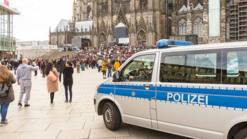 Flashmob contro la violenza maschile © Raimond Spekking / , via Wikimedia Commons