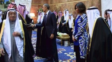 "President and First Lady Obama, With Saudi King Salman, Shake Hands With Members of the Saudi Royal Family" di U.S. Department of State from United States