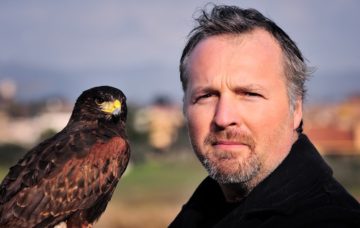 L’esperto di sicurezza informatica Massimo Graziani e la sua poiana di harris, Myzar. © Foto di Davide Procaccini.