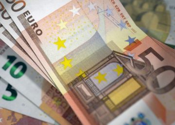 Banconote Euro, foto di cosmix CC0 Public Domain