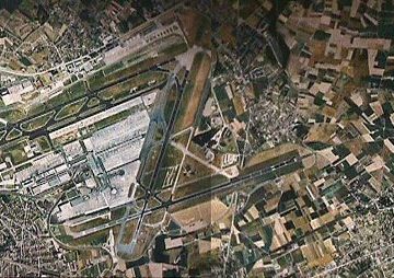 Aeroporto di EBBR. Foto di Ben Pirard da nl, CC BY-SA 3.0, https://commons.wikimedia.org/w/index.php?curid=1751021 https://it.wikipedia.org/wiki/Aeroporto_di_Bruxelles-National#/media/File:Airport_EBBR.JPG