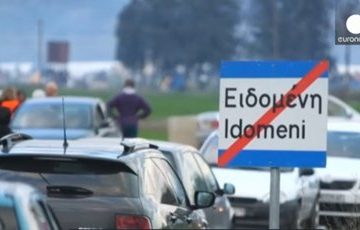 Idomeni. Fermo immagine video http://it.euronews.com/2016/03/12/grecia-3000-migranti-trasferiti-in-un-centro-di-accoglienza-vicino-idomeni/