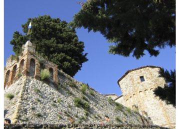 Mura e mastio Foto di Icio747-commonswiki presunto (secondo quanto affermano i diritti d'autore). CC BY-SA 3.0, https://commons.wikimedia.org/w/index.php?curid=1474281