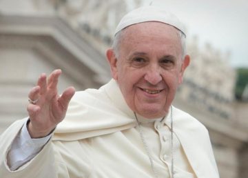 Foto di Jeffrey Bruno from New York City, United States[ROME,VATICAN 27 APRIL: Images taken from what will go down in history as one of the largest and most important days in current history. The Canonization of Blessed Pope John XXIII and Blessed Pope John Paul II. Two beloved Popes from the 20th Century (https://goo.gl/jUdyo3)]. Attraverso Wikimedia Commons