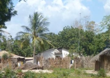 Villaggio di Mbweni. Fermo immagine da video Africa, Tanzania, Villaggio di Mbweni e National parks, postato su YouTube da Nadia Zanella