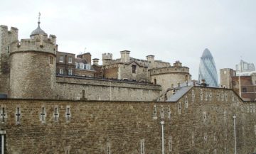 La Torre di Londra (Tower of London) storico castello situato sulla riva nord del Tamigi nel centro di Londra. Foto di Prospero Sapone
