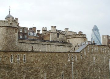 La Torre di Londra (Tower of London) storico castello situato sulla riva nord del Tamigi nel centro di Londra. Foto di Prospero Sapone