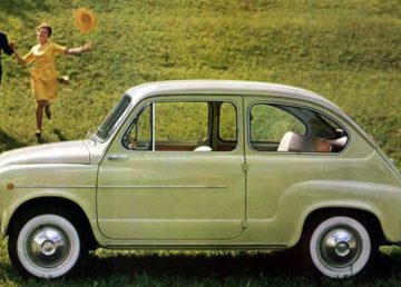 La Fiat 600, un simbolo del boom economico. Pubblico dominio, https://it.wikipedia.org/w/index.php?curid=281439